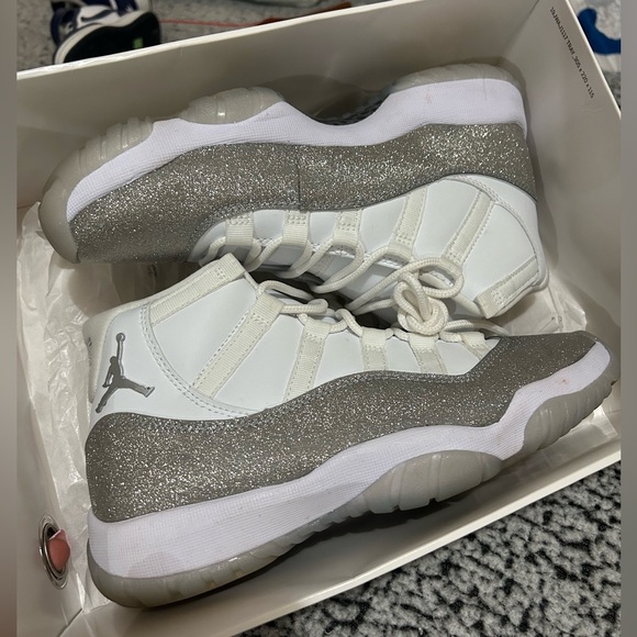 Nike Womens Jordan Retro 11 White Metallic Silver - Picture 1 of 7